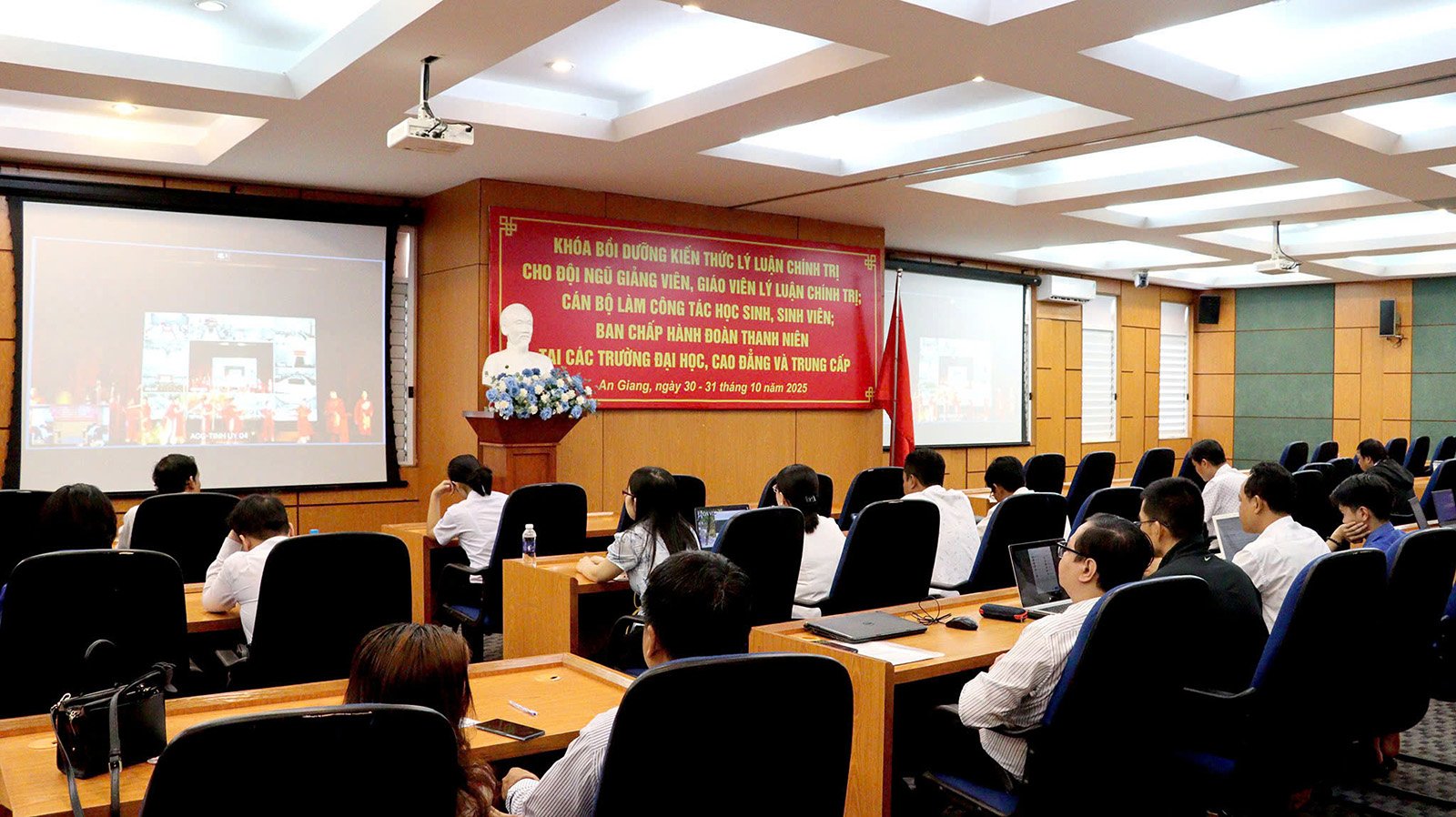 Lebih daripada 250 perwakilan An Giang menghadiri kursus latihan teori politik