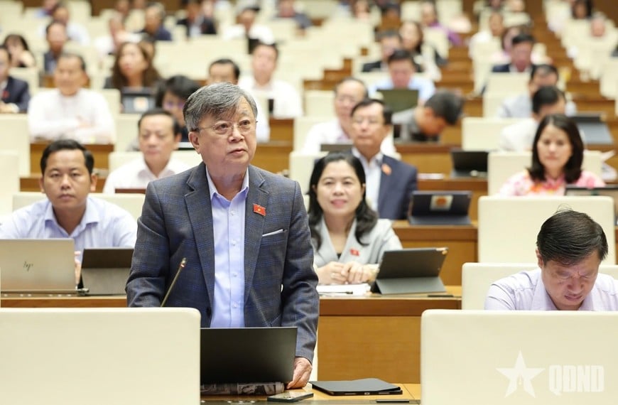 نماینده Truong Trong Nghia (هیئت شهر هوشی مین) در بحث سخنرانی می کند. عکس: TRONG HAI