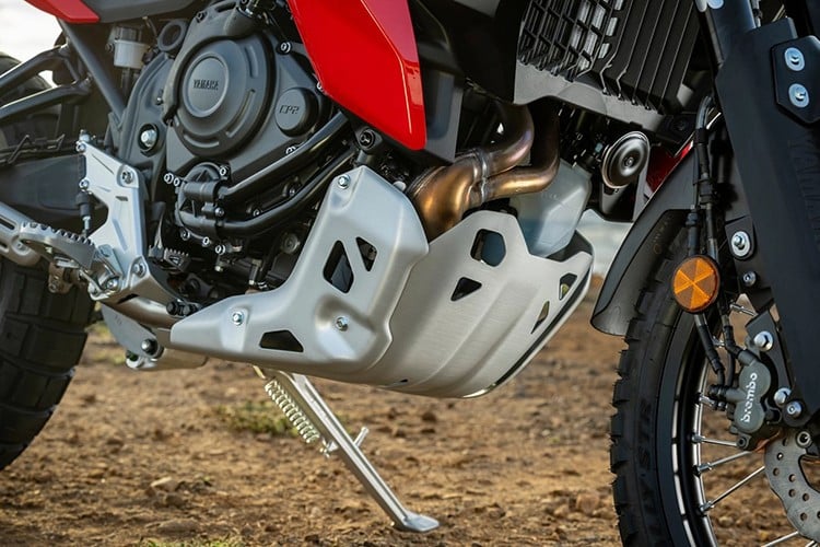 ແຕ່ຫນ້າເສຍດາຍ, ເຊັນເຊີ IMU ບໍ່ມີຢູ່ໃນມາດຕະຖານTénéré 700, ເຊິ່ງວັດແທກມຸມຂອງລົດຖີບເພື່ອຄວບຄຸມປະລິມານການດຶງທີ່ມີໃຫ້ກັບຜູ້ຂັບຂີ່. ທັງສອງລະບົບການຄວບຄຸມ traction (TCS) ແລະລະບົບການຄວບຄຸມ skid (SCS) ສາມາດຕັ້ງເປັນ  13-2716.jpg