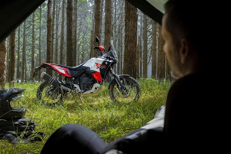 ເຊັ່ນດຽວກັນກັບ World Raid ໃນປະຈຸບັນ, ABS ສາມາດຖືກຕັ້ງຄ່າສໍາລັບທັງສອງລໍ້, ພຽງແຕ່ດ້ານຫນ້າ, ຫຼືປິດຢ່າງສົມບູນ - ຂຶ້ນກັບພື້ນທີ່. ສາຍເຫຼັກ braided ໃຫມ່ເຮັດວຽກຮ່ວມກັນກັບ calipers ເບກຫນ້າ Brembo ແລະແຜ່ນຫ້າມລໍ້ 282mm. 8-7370.jpg