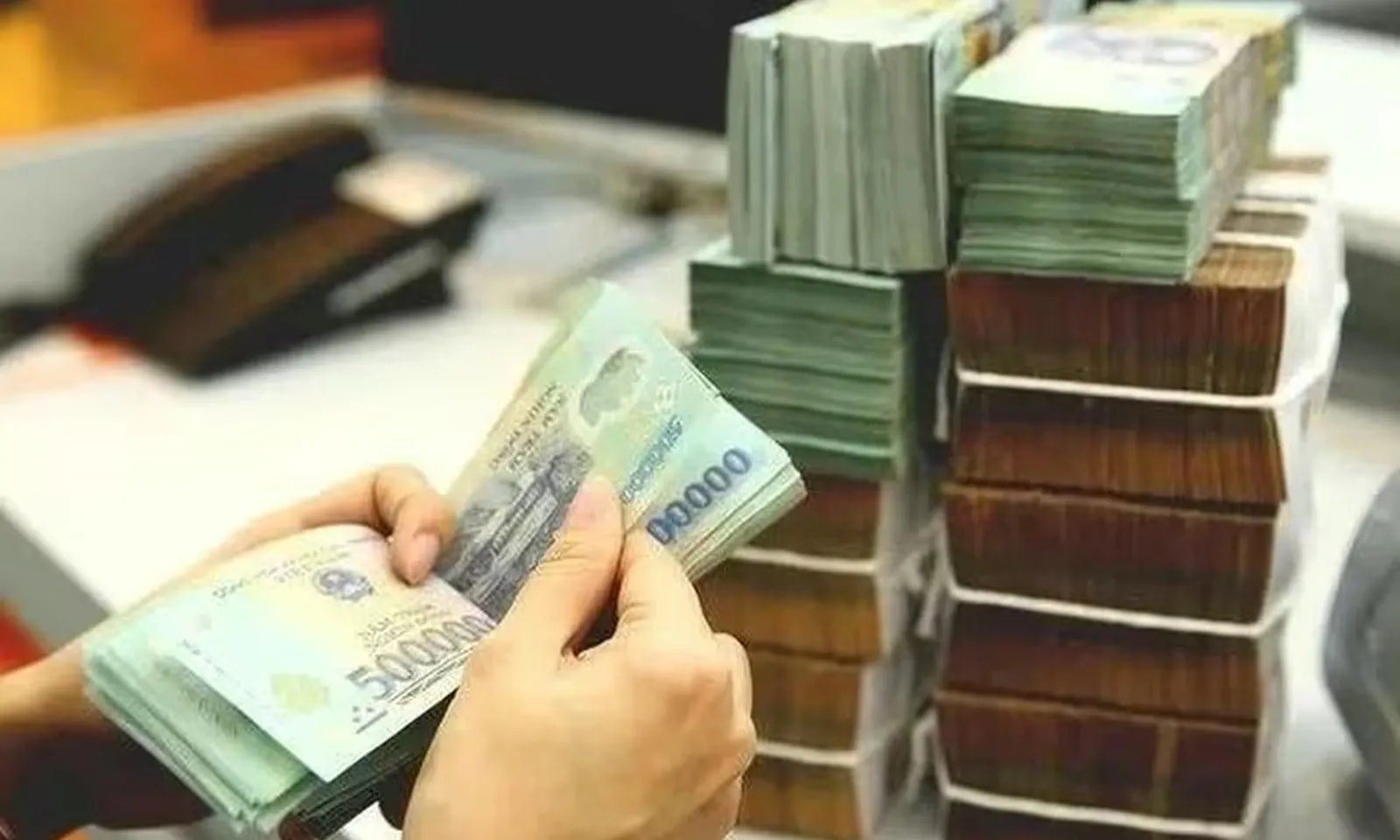 ការផ្ទេរប្រាក់ 500 លានដុង ឬច្រើនជាងនេះត្រូវតែរាយការណ៍ទៅធនាគាររដ្ឋ៖ បច្ចុប្បន្នភាពចុងក្រោយ