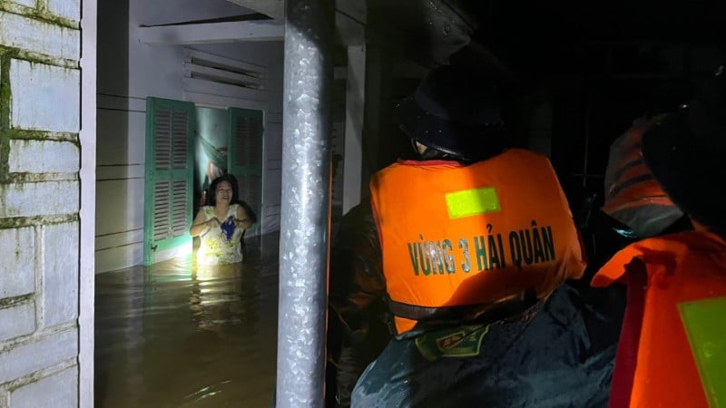 The Navy and local armed forces delivered food and fresh water to each household.
