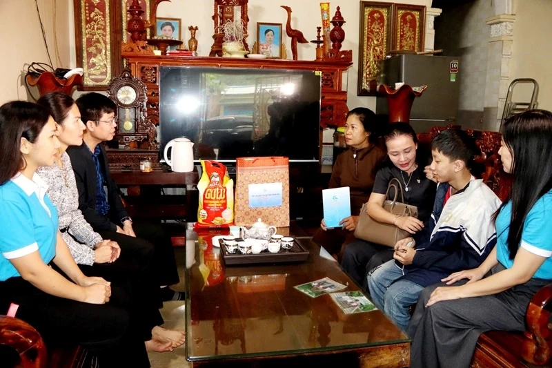 អំណោយ​ដល់​កុមារកំព្រា និង​កុមារ​ដែល​ជួប​ការលំបាក​នៅ​ឃុំ​ភ្នំ​ចំនួន​២