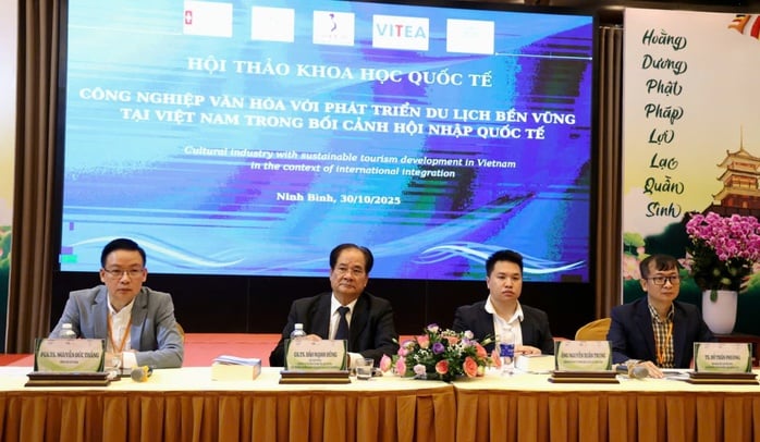 Mengembangkan industri budaya yang terkait dengan pariwisata berkelanjutan - Foto 1.