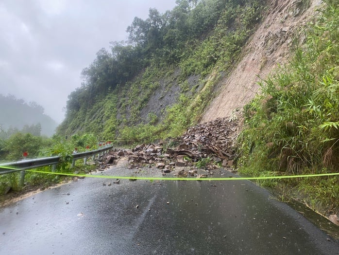 ទឹកជន់លិចទីក្រុង Da Nang ទំនប់វារីអគ្គិសនី Song Tranh 2 បានរំដោះទឹកចេញជាបន្ទាន់ - រូបថត ៤. Hạ du Đà Nẵng ngập lụt , thủy điện Sông Tranh 2 xả lũ khẩn cấp - Ảnh 4.