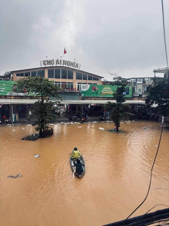 ទឹកជន់លិចក្រុង Da Nang ទំនប់វារីអគ្គិសនី Song Tranh 2 បានរំដោះទឹកចេញជាបន្ទាន់ - រូបថត ១២. Hạ du Đà Nẵng ngập lụt , thủy điện Sông Tranh 2 xả lũ khẩn cấp - Ảnh 12.
