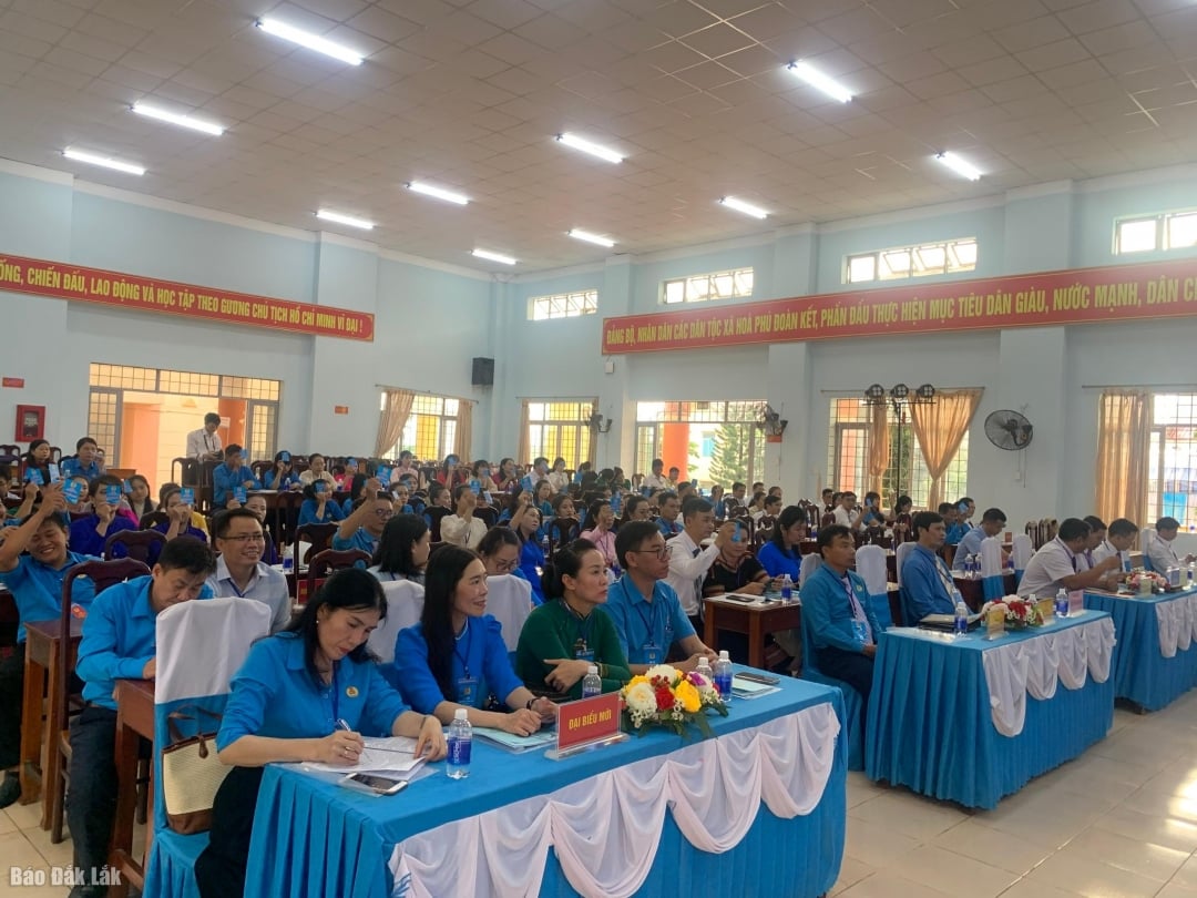 ប្រតិភូបោះឆ្នោតអនុម័តរបៀបវារៈនៃសមាជ។