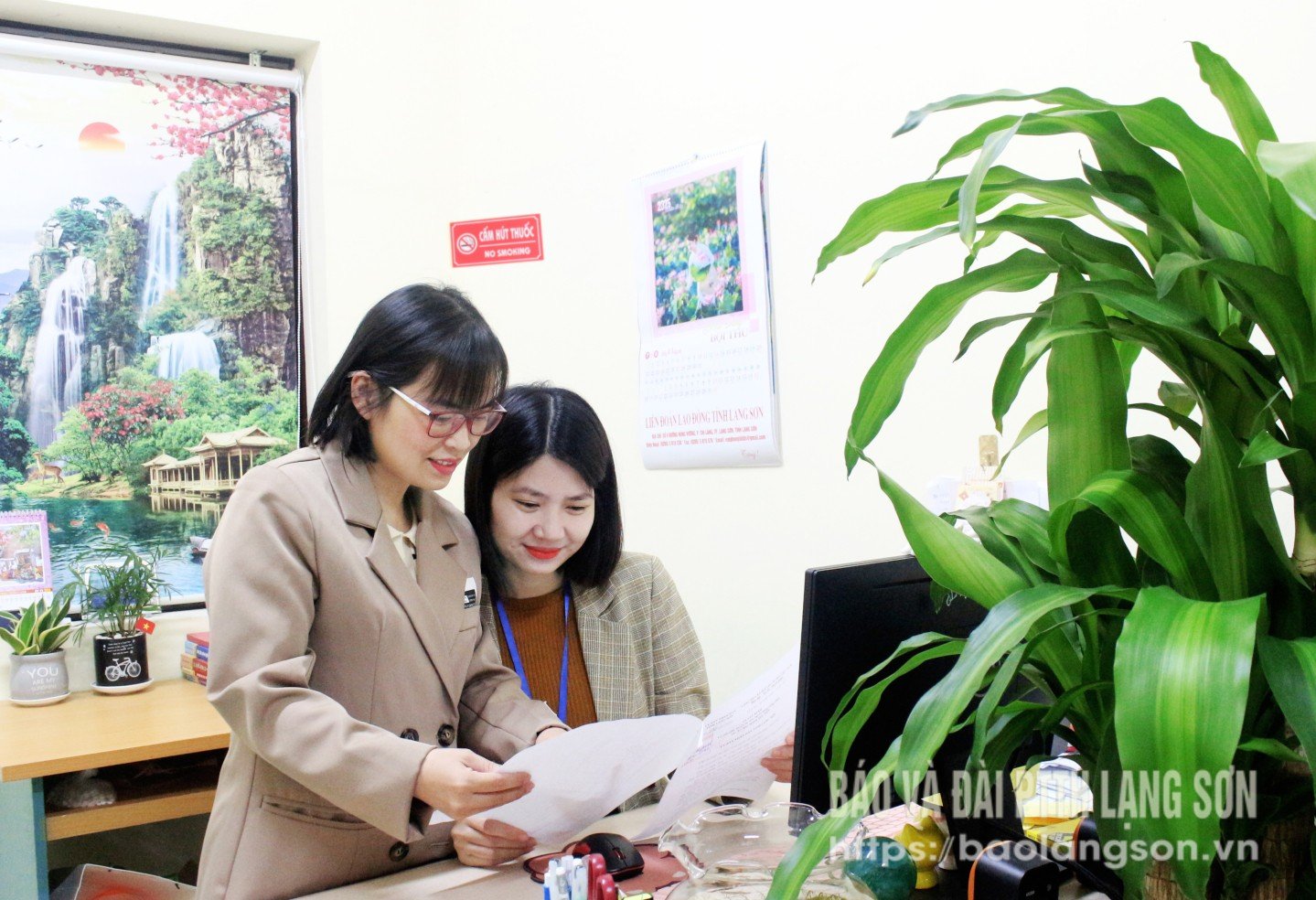 Công chức Sở Văn hóa, Thể thao và Du lịch tỉnh trong giờ làm việc