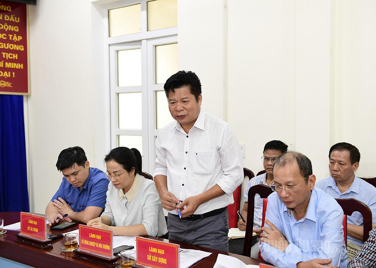 Leaders of the Department of Agriculture and Environment spoke at the meeting.