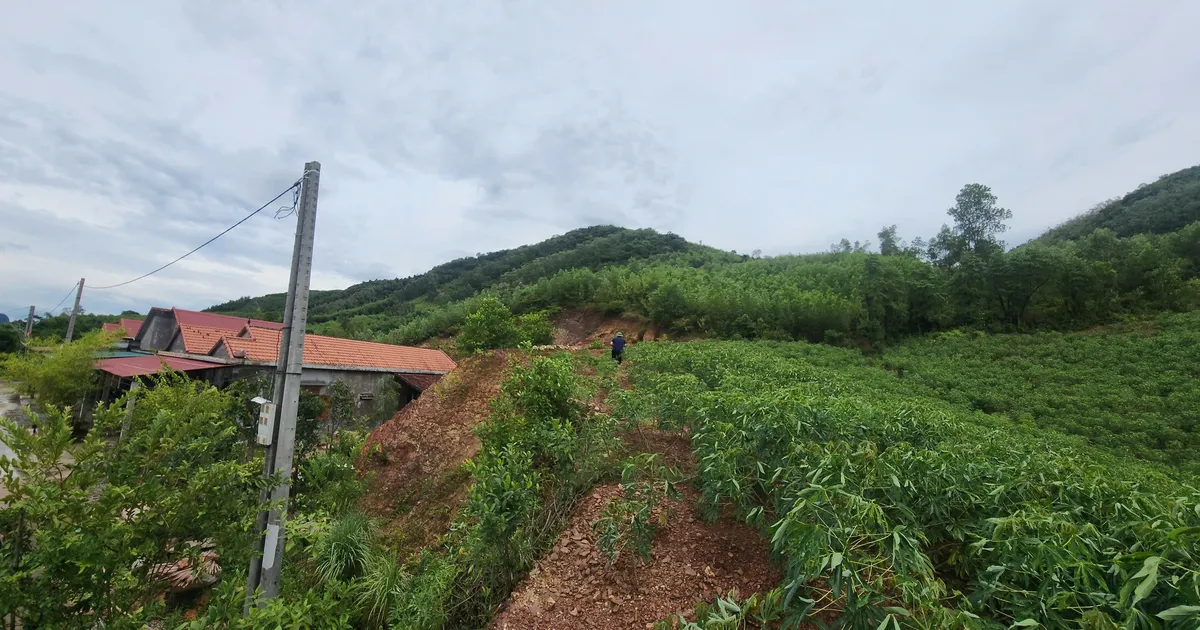 Quảng Trị: Công bố tình huống khẩn cấp, di dời 1 trường học và 53 hộ dân