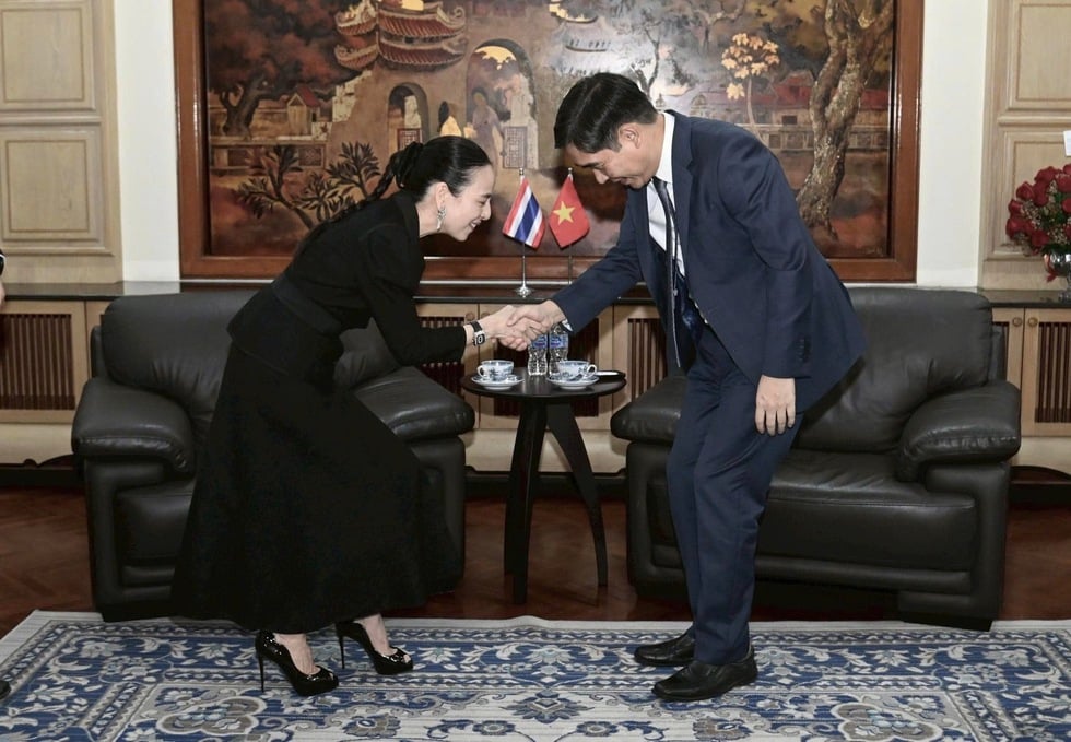 ប្រធាន FAT សុំទោសប្រជាជនវៀតណាមក្នុងជំនួបជាមួយឯកអគ្គរដ្ឋទូតវៀតណាមប្រចាំនៅប្រទេសថៃ - រូបថត ១. Chủ tịch FAT xin lỗi nhân dân Việt Nam tại cuộc gặp Đại sứ Việt Nam tại Thái Lan- Ảnh 1.