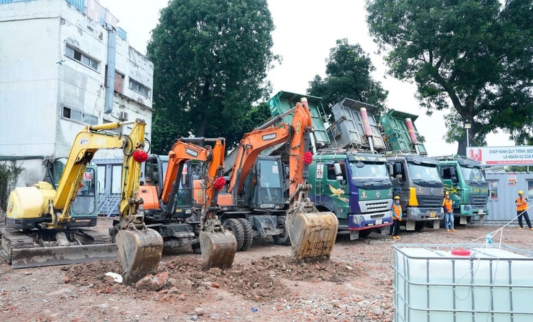 Nemocnice Bach Mai staví vyšetřovací oddělení pro 7 000 vyšetření denně - Foto 2. Bệnh viện Bạch Mai xây dựng khoa khám bệnh đáp ứng  7.000 lượt khám/ngày- Ảnh 2.