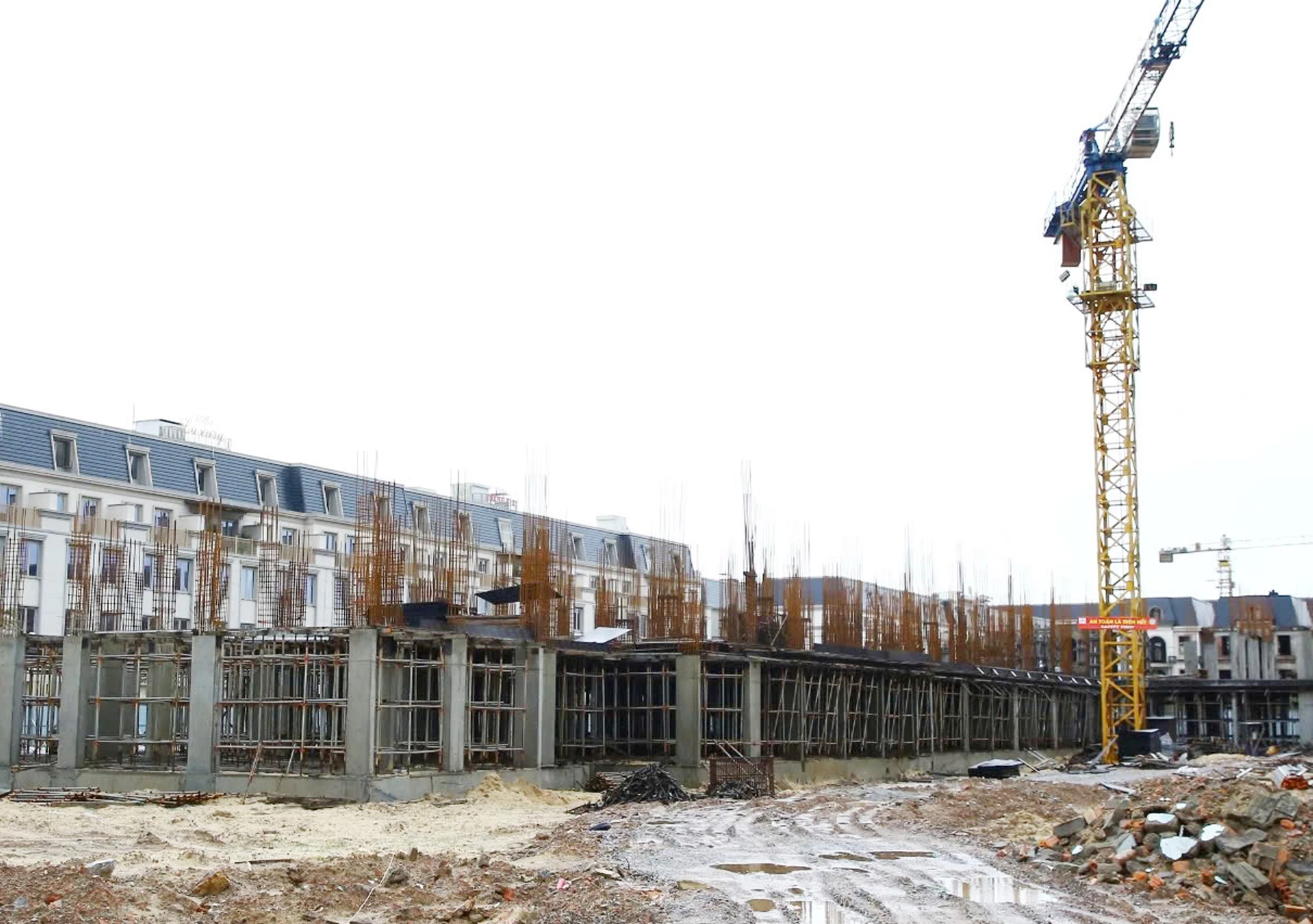 គម្រោងលំនៅដ្ឋានសង្គម Bao Ninh 1 និង Bao Ninh 2 កំពុងដំណើរការសាងសង់នៅជាន់ទីមួយ។ រូបថត៖ B.T