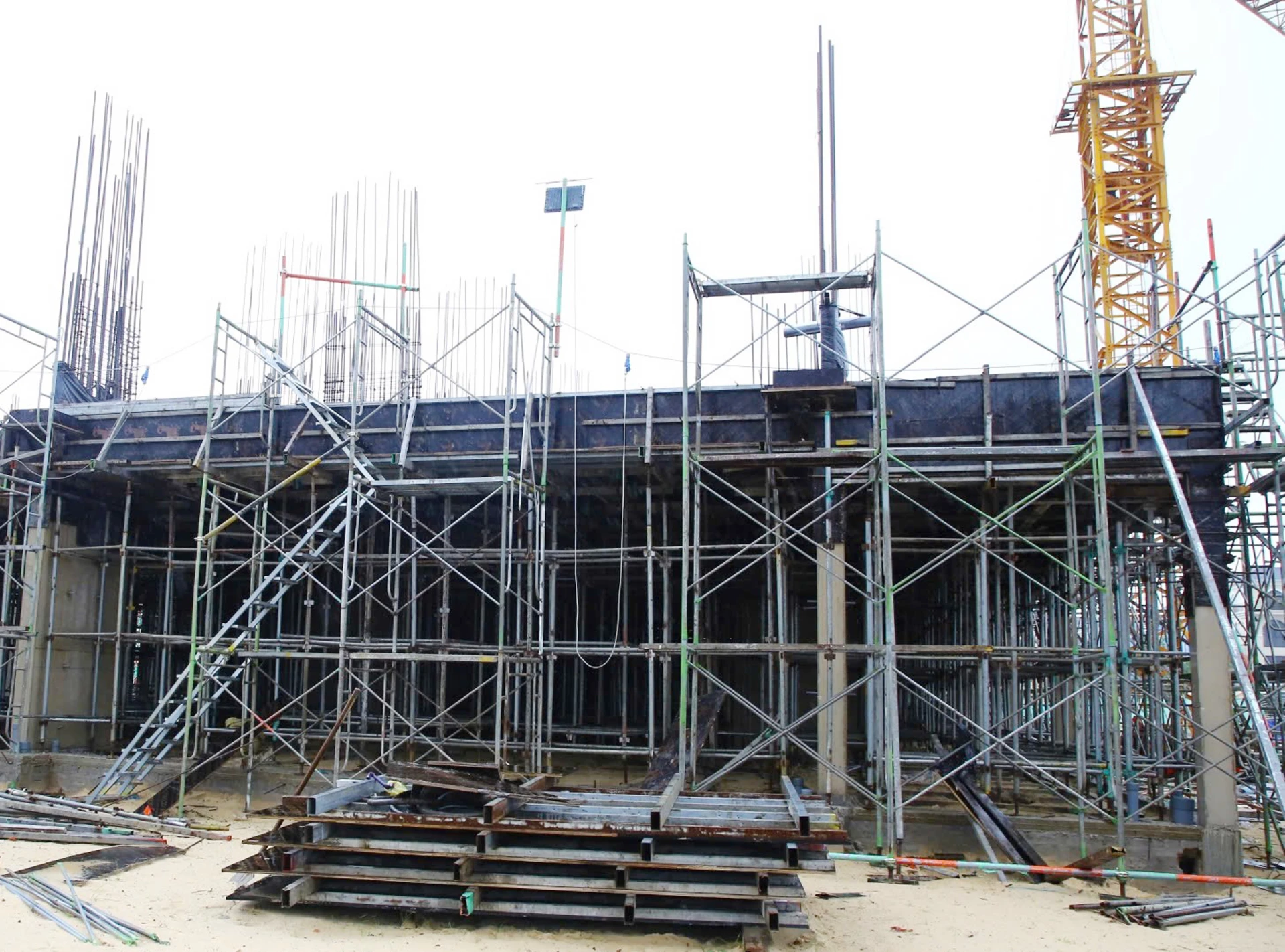 គម្រោងលំនៅដ្ឋានសង្គម Bao Ninh 1 និង Bao Ninh 2 កំពុងដំណើរការសាងសង់នៅជាន់ទីមួយ។ រូបថត៖ B.T