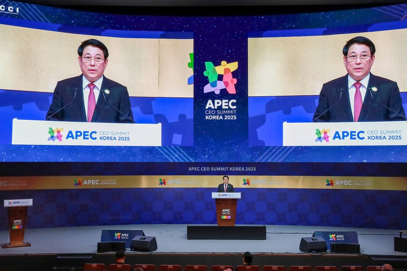 ルオン・クオン大統領がAPEC 2025ビジネスサミットで演説する。(写真:XUAN KY)