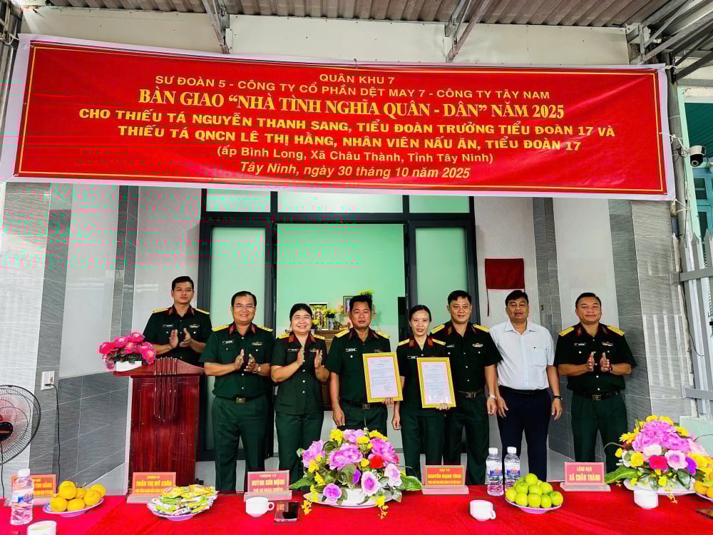 ມອບ-ຮັບ 2 ບ້ານ 'ມິດຕະພາບ ທະຫານ-ພົນລະເຮືອນ'