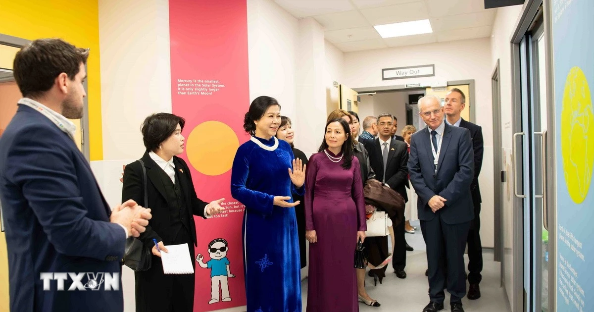 Phu nhân Tổng Bí thư thăm cơ sở y tế hiện đại hàng đầu nước Anh