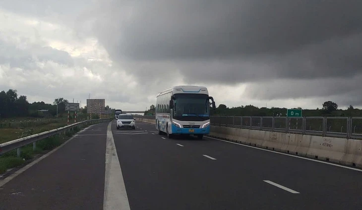 Cao tốc Vĩnh Hảo - Phan Thiết đã thông đường sau khi nước rút - Ảnh 1.