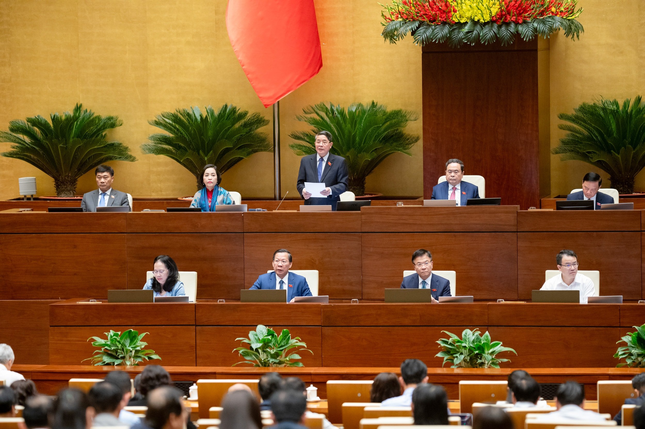 قومی اسمبلی کے وائس چیئرمین Nguyen Duc Hai نے اجلاس کی صدارت کی۔