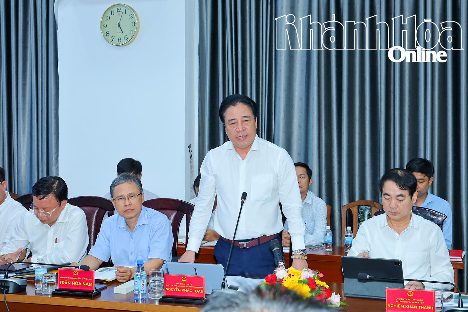 សមមិត្ត Nguyen Khac Toan ថ្លែងសុន្ទរកថាបញ្ចប់កិច្ចប្រជុំ។