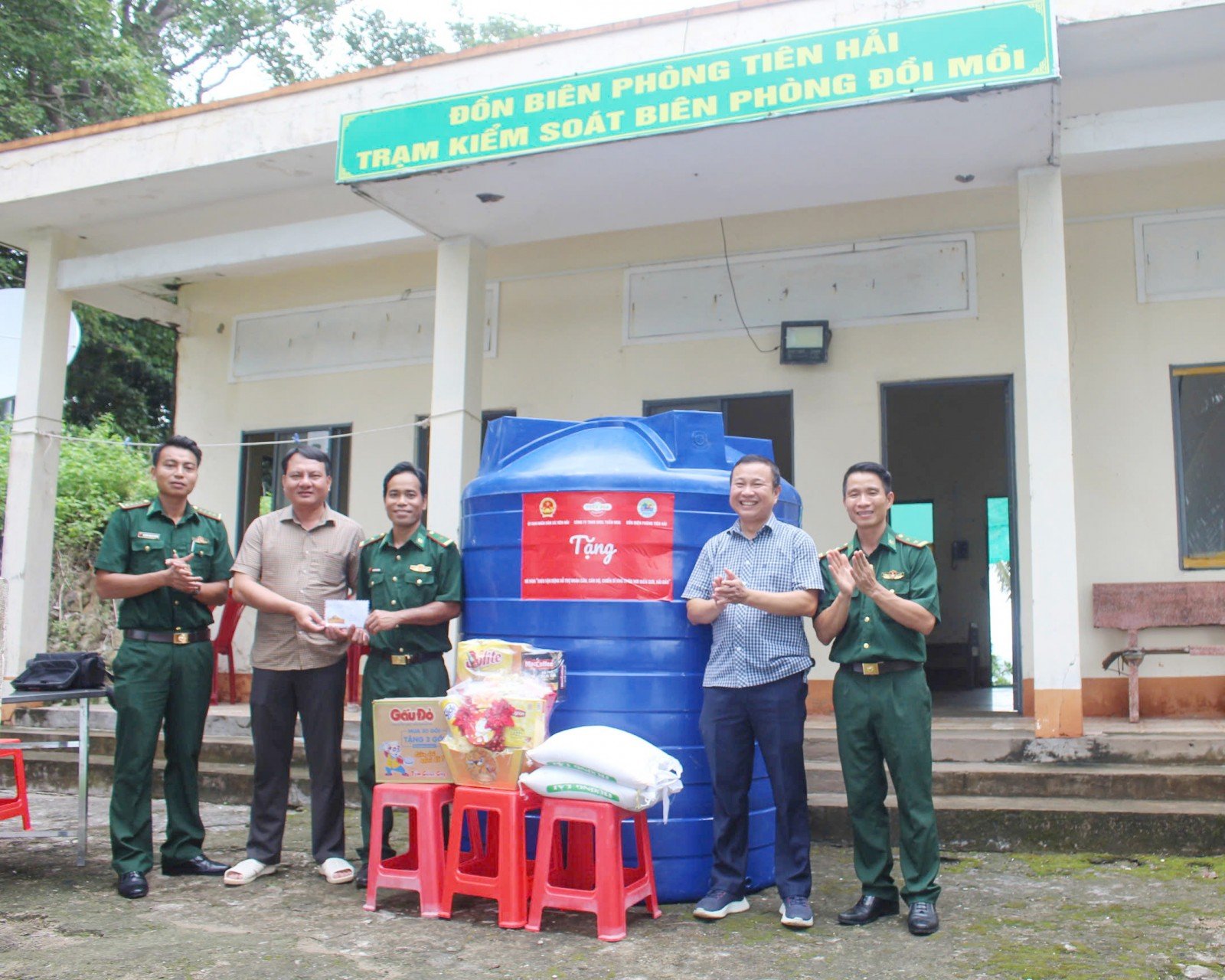 Navštivte a darujte dárky na ostrově Doi Moi – kde žije pouze jedna domácnost