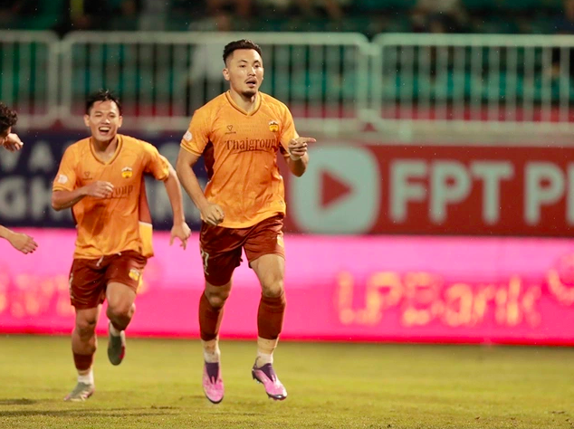 Ai ngờ có ngày Nam Định đấu HAGL để đua trụ hạng: V-League khắc nghiệt cỡ này
- Ảnh 1.