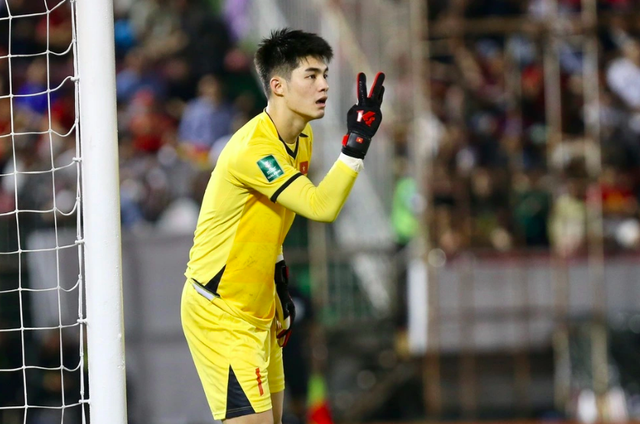 អ្នកណាខ្លះគិតថា Nam Dinh ត្រូវតែប្រជែងជាមួយ HAGL ដើម្បីប្រជែងកាត់ចោល៖ V-League គឺសាហាវណាស់ - រូបថត ២. Ai ngờ có ngày Nam Định đấu HAGL để đua trụ hạng: V-League khắc nghiệt cỡ này
- Ảnh 2.