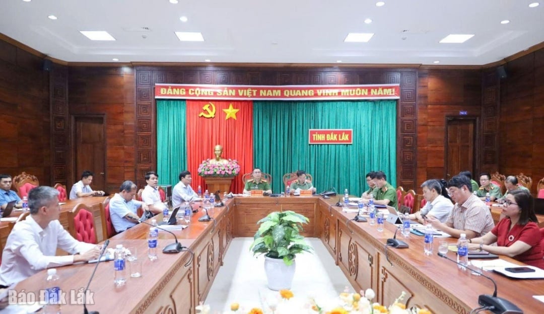 ទិដ្ឋភាពសន្និសីទផ្ទាល់។