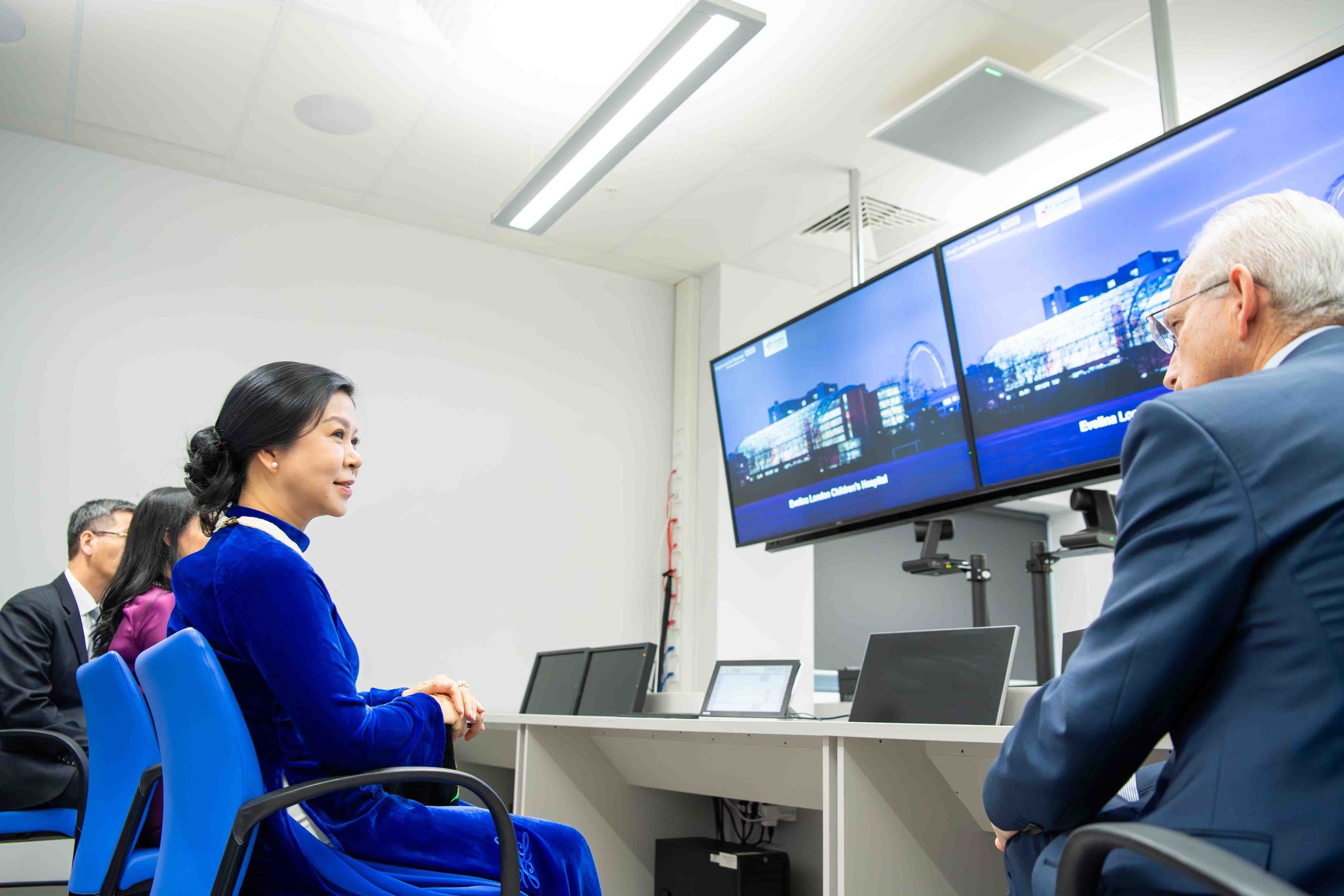 Phu nhân Tổng Bí thư Tô Lâm thăm Bệnh viện Nhi Evelina London đầy xúc động - Ảnh 3.