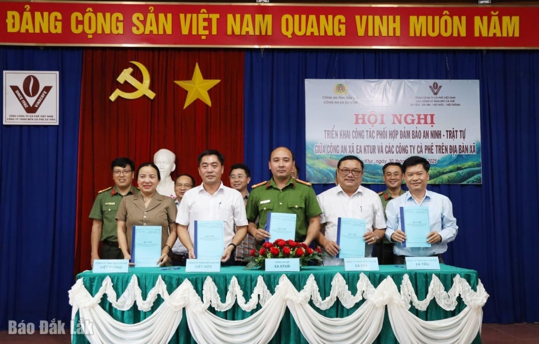 អង្គភាពបានចុះហត្ថលេខាលើធម្មនុញ្ញសម្របសម្រួល។