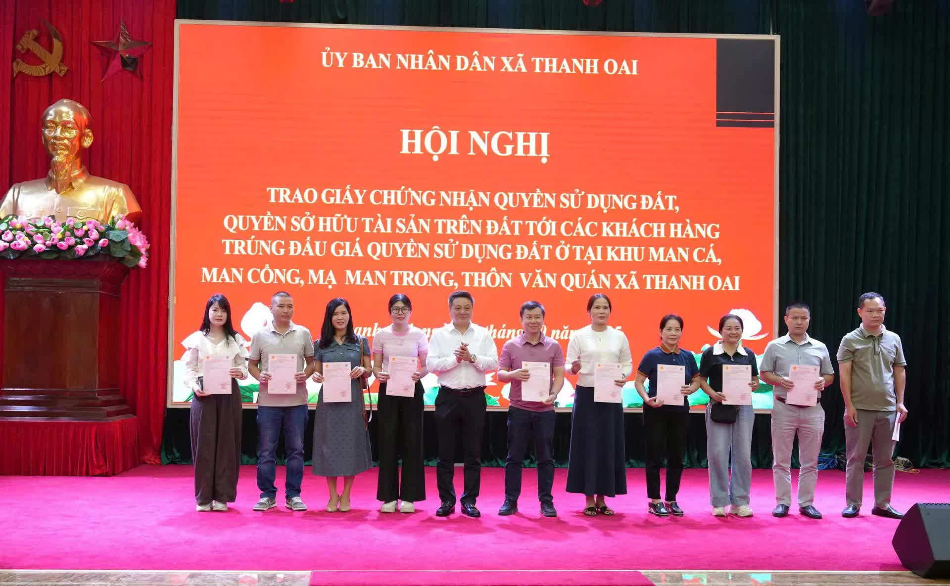Thanh Oai công khai, minh bạch trong cấp giấy chứng nhận quyền sử dụng đất trúng đấu giá- Ảnh 1.