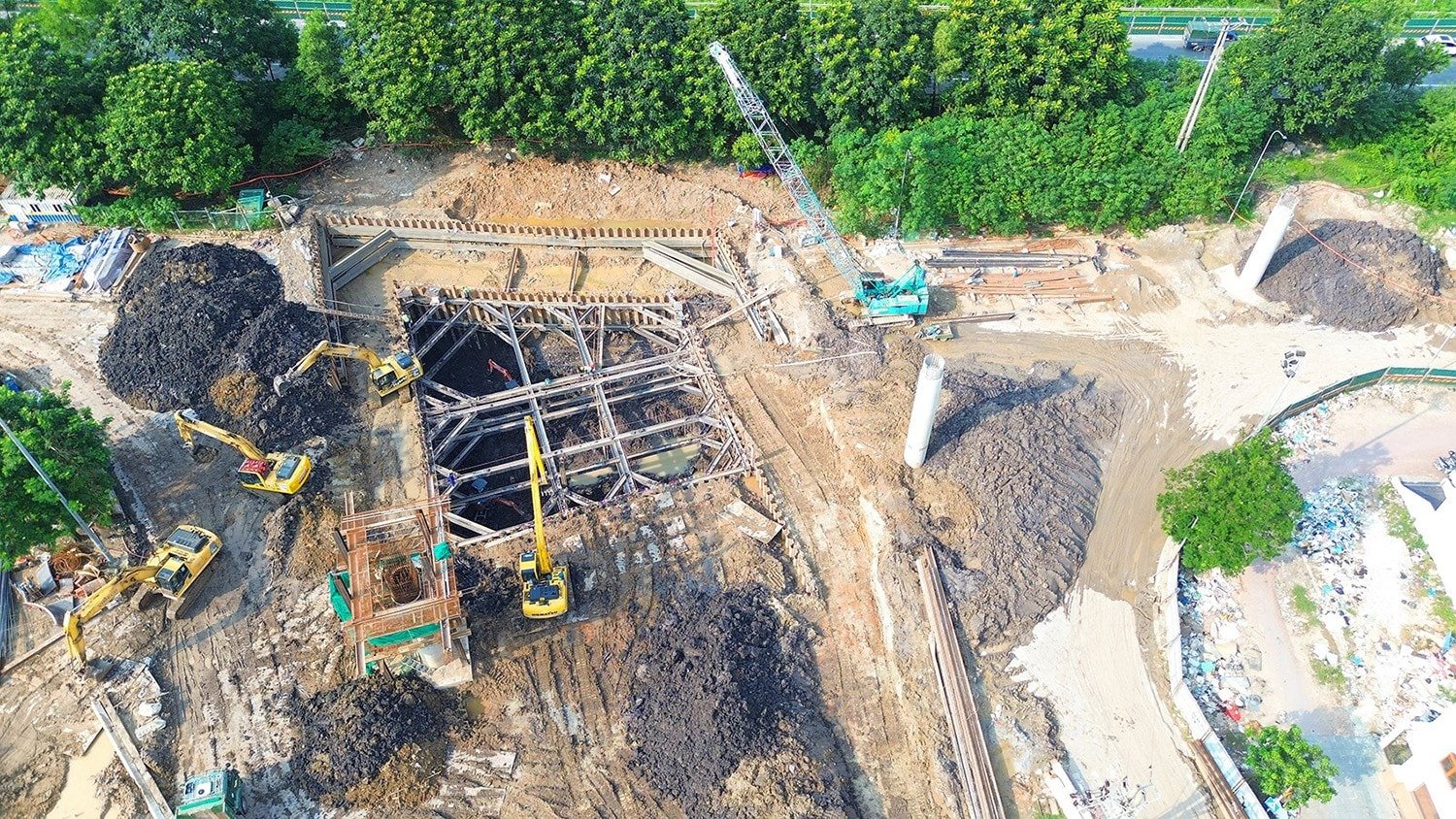 Dự án bắt đầu đào hầm với đoạn đi dưới Đại lộ Thăng Long thiết kế hầm kín dài 150m.