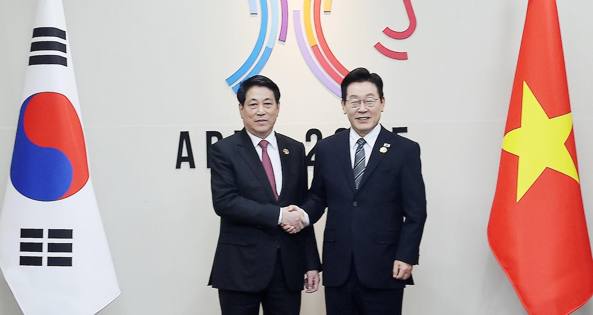 Tổng thống Hàn Quốc: Mở rộng các ngành nghề tiếp nhận lao động Việt Nam