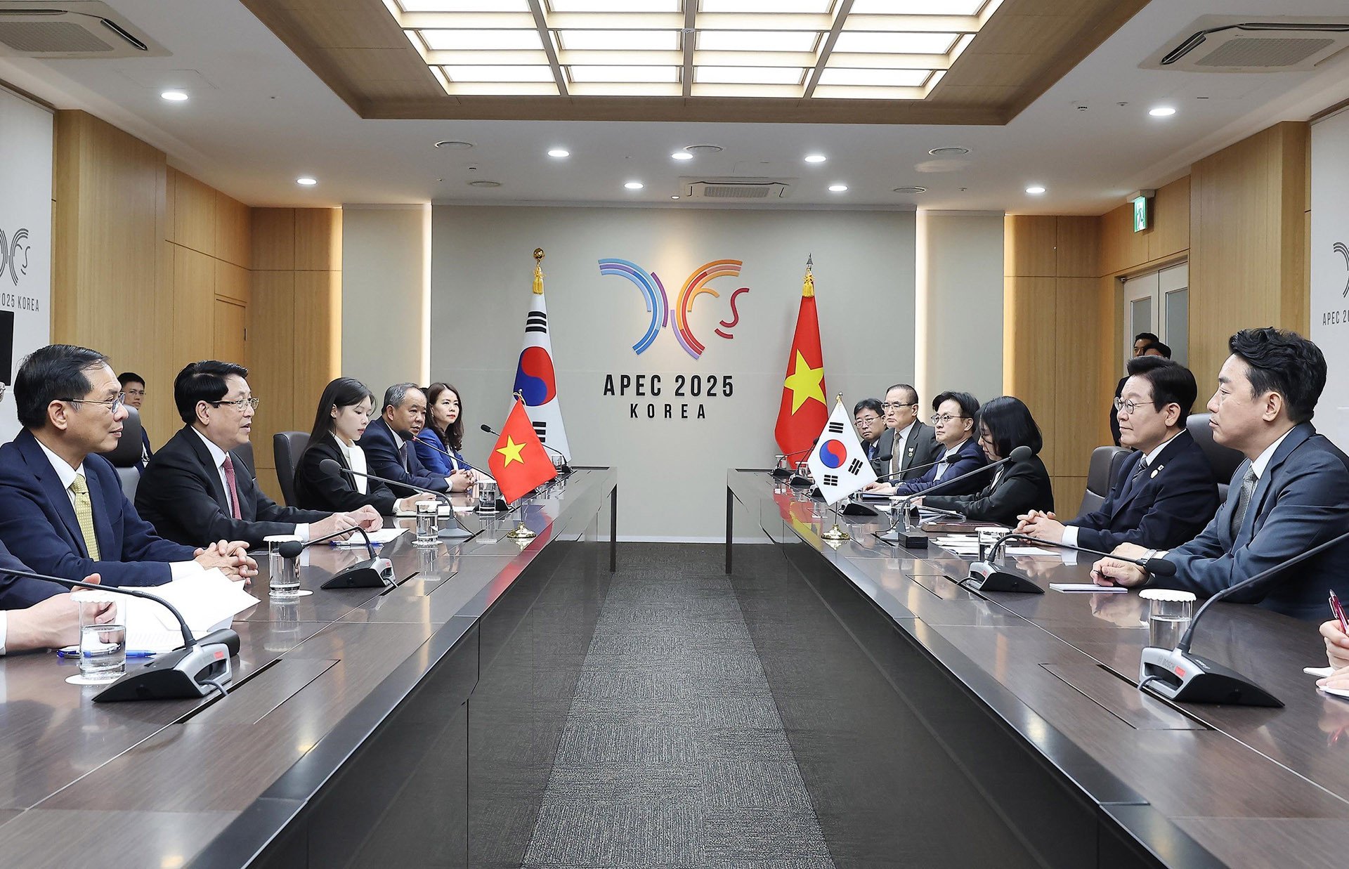 vnapotalchutichnuocluongcuonghoidamvoitongthonghanquocleejaemyung8375568 17618168197201525980945.jpg