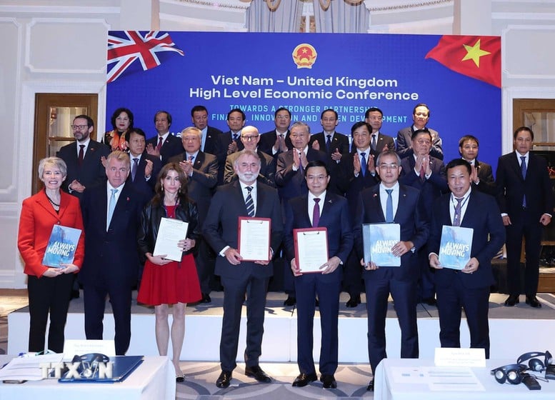 ທ່ານຮອງນາຍົກລັດຖະມົນຕີ ຫງວຽນຮ່ວາບິ່ງ: ລັດຖະບານຫວຽດນາມ ຍາມໃດກໍ່ພ້ອມກັບບັນດາວິສາຫະກິດ - ຮູບທີ 1. Phó Thủ tướng Thường trực Nguyễn Hòa Bình: Chính phủ Việt Nam luôn đồng hành cùng doanh nghiệp- Ảnh 1.