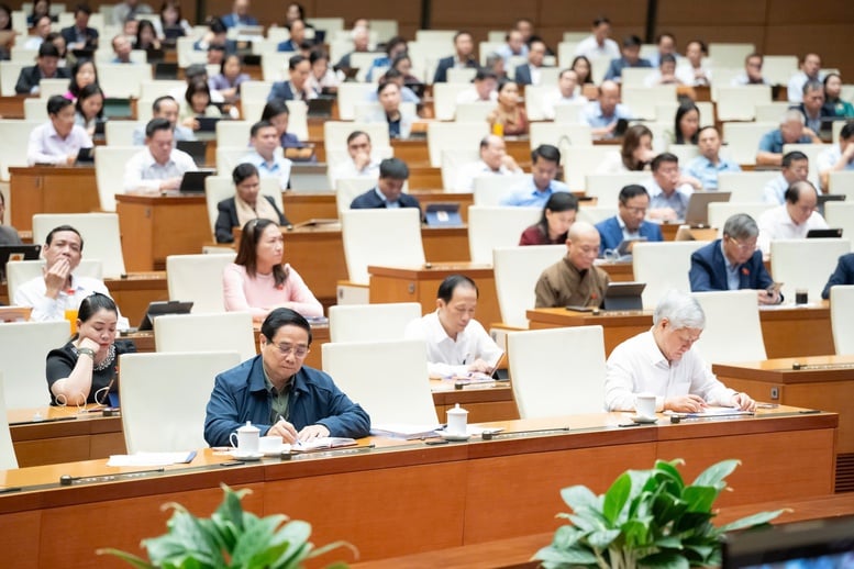 Pengurusan dan operasi belanjawan negeri mencapai keputusan positif - Foto 1. Quản lý điều hành ngân sách nhà nước đạt kết quả tích cực- Ảnh 1.