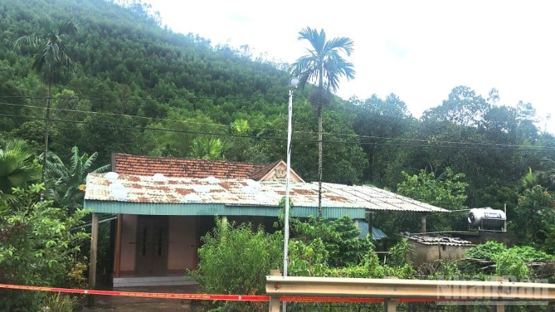 V oblasti kopce Phong Khong je během těchto deštivých a záplavových dnů vysoké riziko sesuvů půdy, proto místní úřady evakuovaly lidi na úpatí kopce.