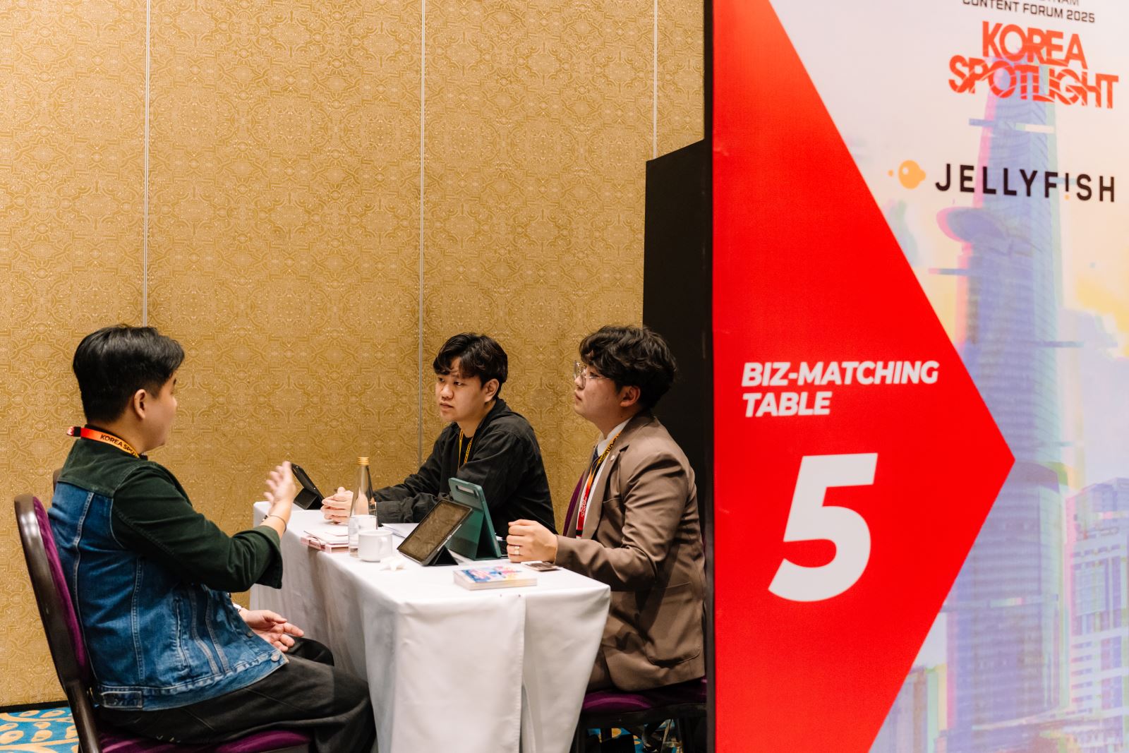 ចំណងជើងរូបថត