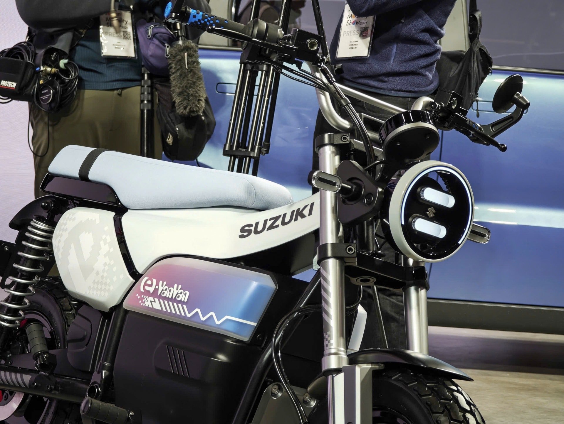 Suzuki e-VanVan រូបថត ២ Suzuki e-VanVan anh 2