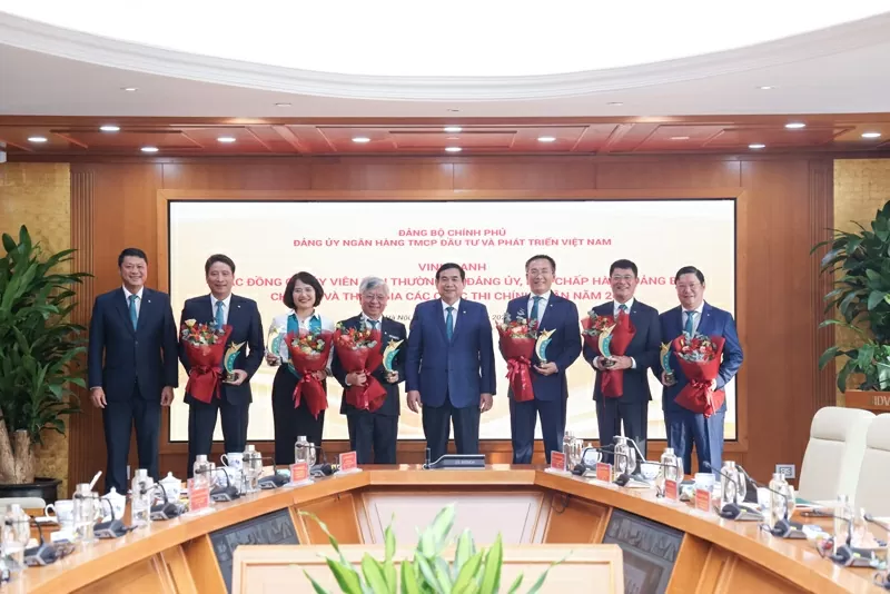 חלק 2 - ועדת מפלגות בנק BIDV חלוצים בתחום הטרנספורמציה הדיגיטלית: מודל של שיטות מנהיגות חדשניות בעידן הדיגיטלי Kỳ 2 - Đảng bộ Ngân hàng BIDV tiên phong trong chuyển đổi số: Hình mẫu đổi mới phương thức lãnh đạo trong kỷ nguyên số