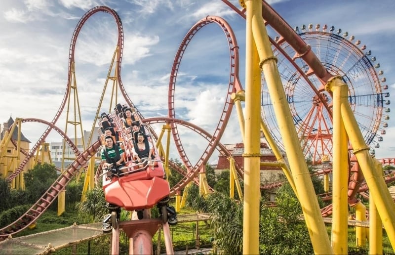 Montagne russe la parcul tematic VinWonders Phu Quoc.