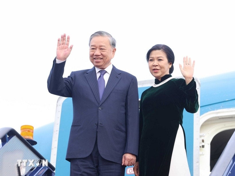 ທ່ານເລຂາທິການໃຫຍ່ To Lam ພ້ອມດ້ວຍພັນລະຍາໄດ້ອອກຈາກລອນດອນກັບບ້ານ, ສິ້ນສຸດການຢ້ຽມຢາມອັງກິດຢ່າງເປັນທາງການຢູ່ອັງກິດ ແລະ ໄອແລນເໜືອ. (ພາບ: ທອງລຸນ/VNA)