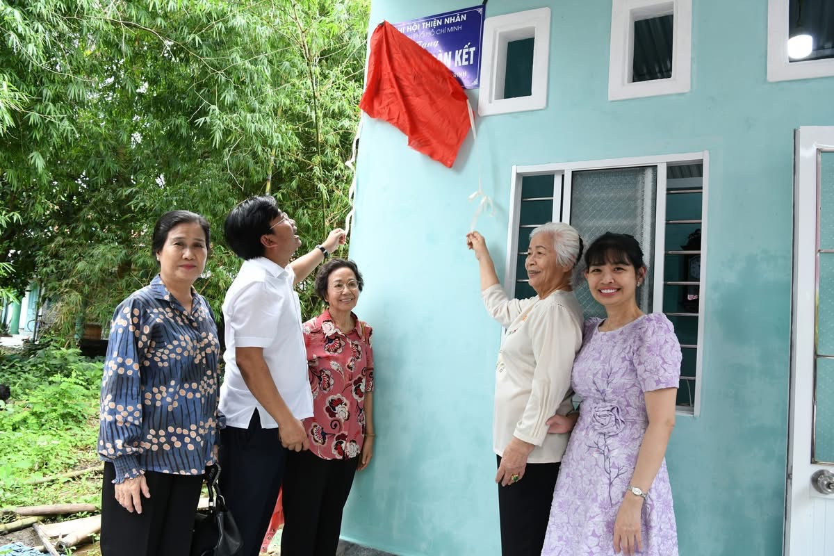 Long Phu Commune handed over 2 solidarity houses