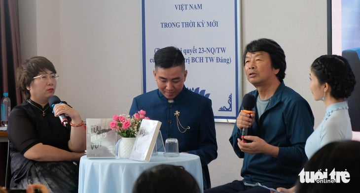 ນັກຂຽນຈີນ Liu Zhenyun ບໍ່ຢາກມາແຕ່ຢາກກັບຄືນຫວຽດນາມ - ຮູບພາບ 2. Lưu Chấn Vân - Ảnh 2.