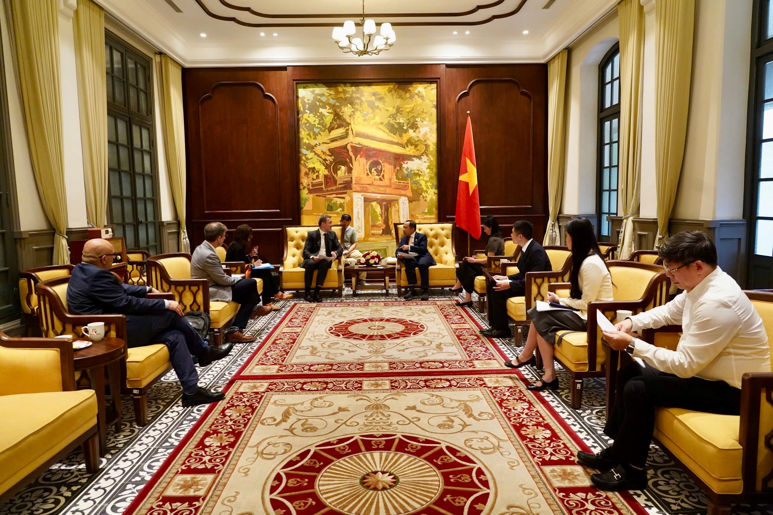 Vietnam és az UNICEF megerősíti együttműködését a digitális transzformáció és a gyermekvédelem terén az online környezetben - 1. kép. Việt Nam và UNICEF tăng cường hợp tác về chuyển đổi số và bảo vệ trẻ em trong môi trường mạng- Ảnh 1.