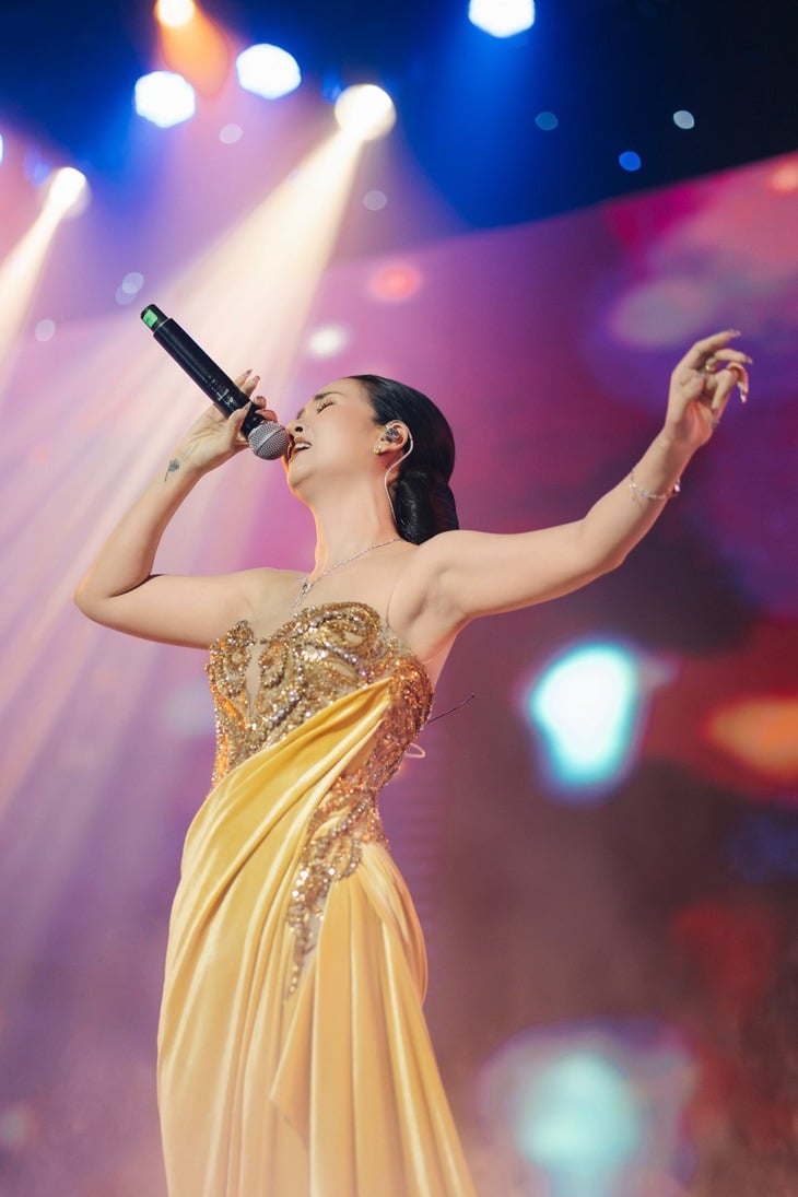 នាយកដ្ឋានវប្បធម៌និយាយអំពី “ការមិនអញ្ជើញសិល្បករដែលមានអាកប្បកិរិយាមិនសមរម្យមកចូលរួមព្រឹត្តិការណ៍នានានៅទីក្រុងហូជីមិញ” - រូបថត ២. lệch chuẩn - Ảnh 2.