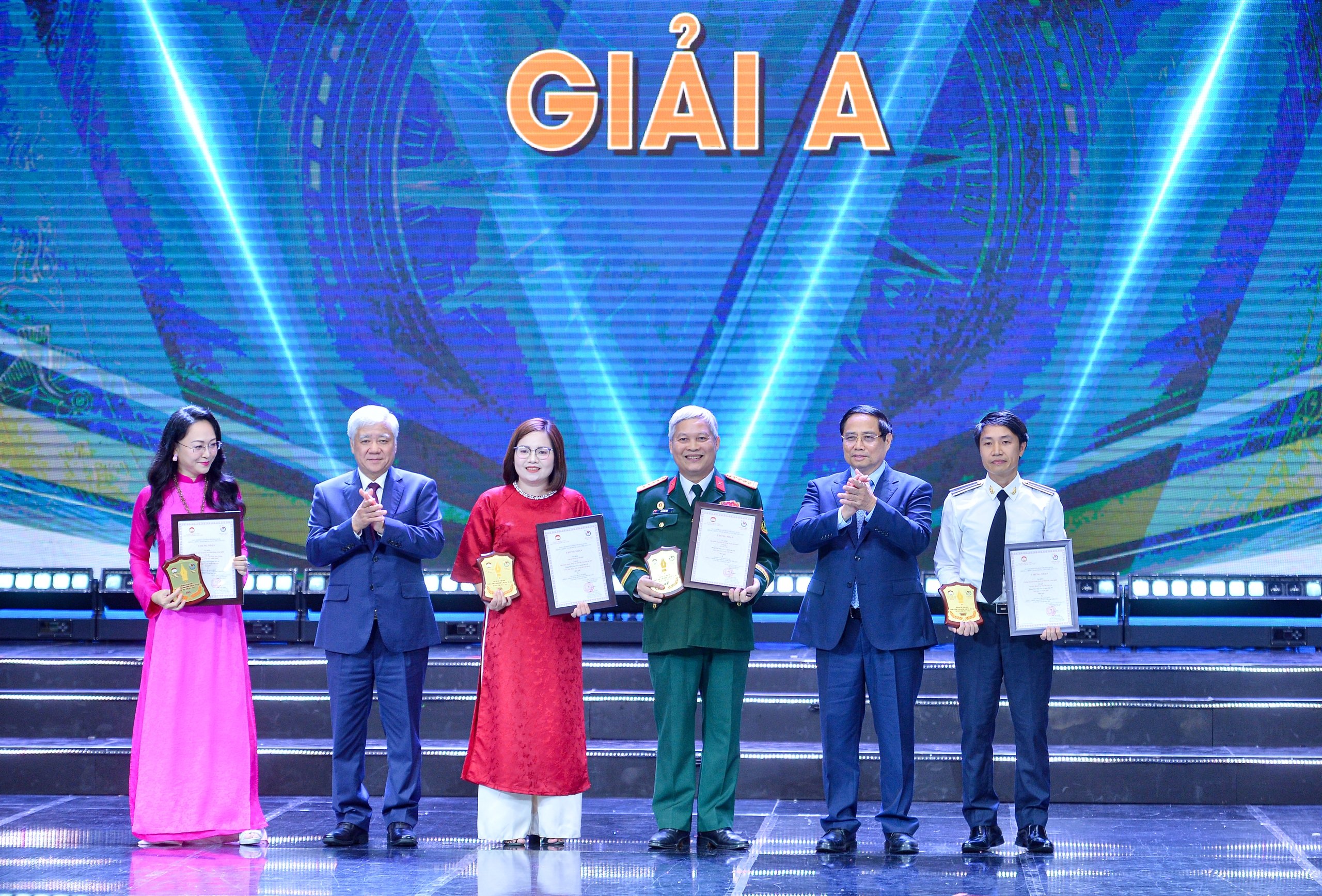 - រូបថត ១.