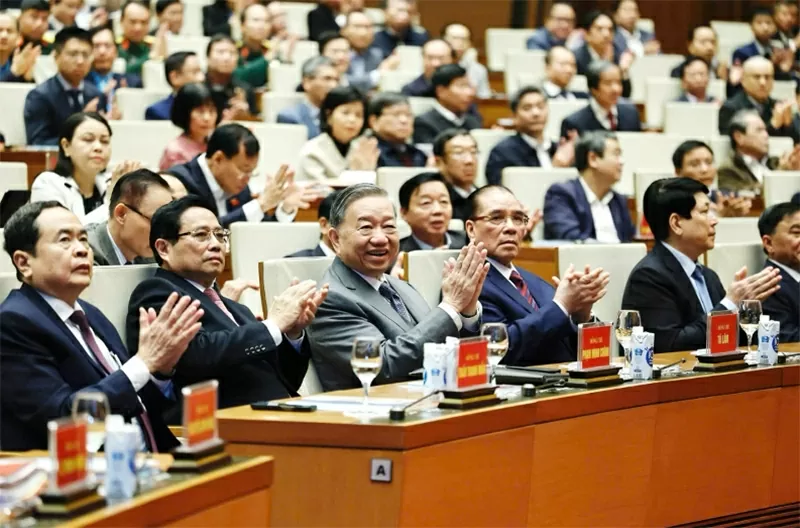 دبیرکل تو لام و رهبران حزب و ایالت در کنفرانس ملی برای انتشار قطعنامه 57-NQ/TW شرکت کردند - منبع: اینترنت Tổng Bí thư Tô Lâm cùng các lãnh đạo Đảng, Nhà nước dự Hội nghị toàn quốc quán triệt Nghị quyết 57-NQ/TW – Nguồn: Internet