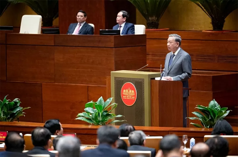 دبیرکل تو لام در کنفرانس ملی پیشرفتهای علمی، فناوری، نوآوری و تحول دیجیتال سخنرانی میکند (منبع: اینترنت). Tổng Bí thư Tô Lâm phát biểu tại Hội nghị toàn quốc về đột phá phát triển khoa học, công nghệ, đổi mới sáng tạo và chuyển đổi số (Nguồn: Internet).