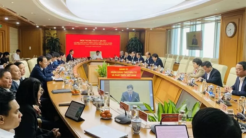 BIDV در ۱۳ ژانویه ۲۰۲۵ یک کنفرانس آنلاین ملی در مورد پیشرفتهای علمی، فناوری، نوآوری و تحول دیجیتال ملی برگزار میکند. BIDV tổ chức kết nối Hội nghị trực tuyến toàn quốc về đột phá phát triển khoa học công nghệ đổi mới sáng tạo và chuyển đổi số quốc gia ngày 13/01/2025